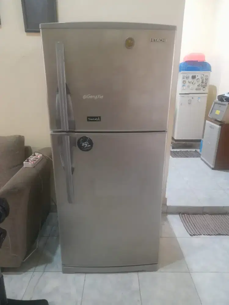 Kulkas hitachi 2 pintu