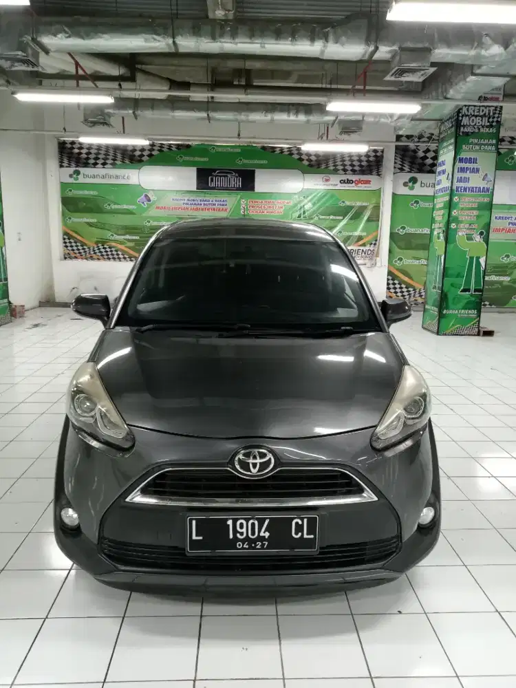TOYOTA SIENTA V AT 2017 GREY