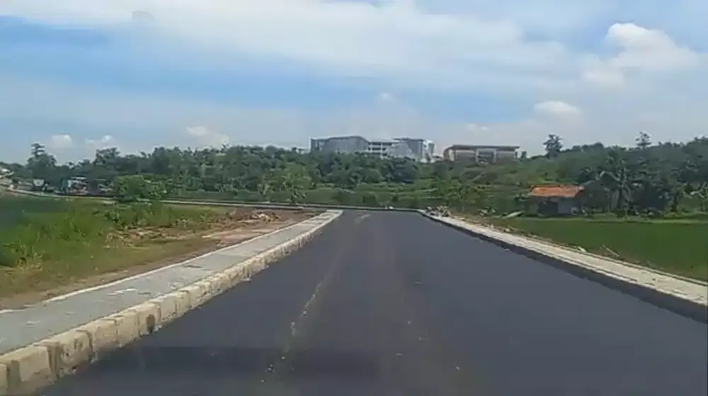 1616 m PINGGIR JALAN KAMPUS NEGERI POLMAN PUSAT KOTA MAJALENGKA