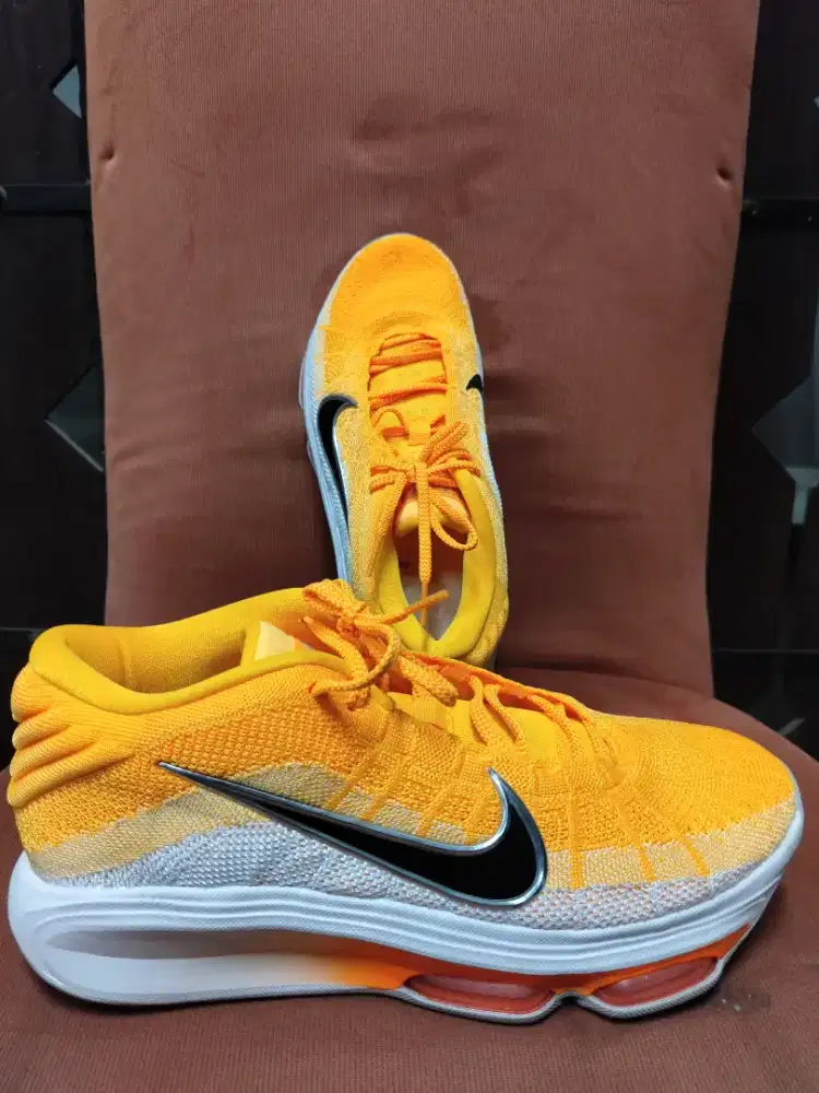 Sepatu basket NIKE GT Hustle 3 laser orange