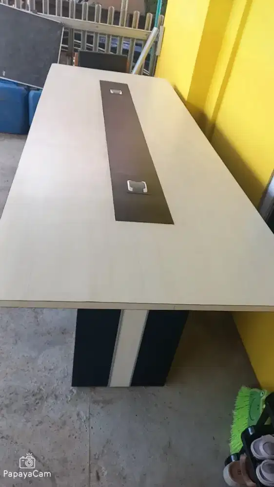 Di jual meja mitting kantor