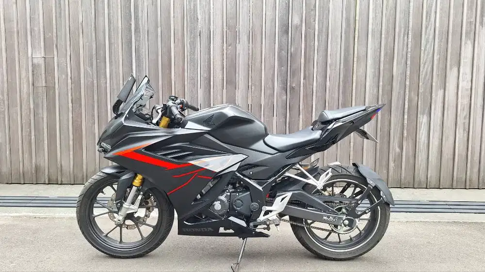 Low KM 6rban!!! Honda CBR 150R ABS Tahun 2022