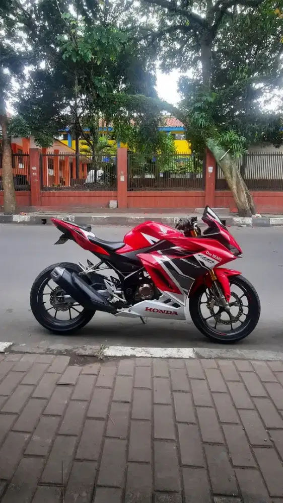 CBR 150R RACING RED