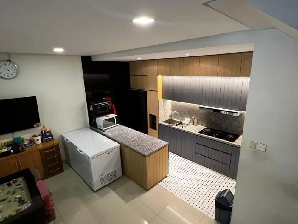 Rumah PIK Volendam 3 Lantai Ukuran 6x12 TERMURAH BISA KPR