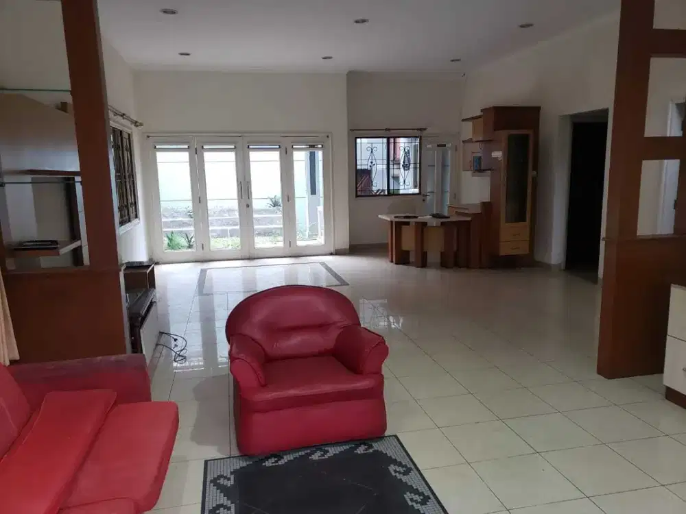 Disewa Rumah Besar Furnish Jl Macan sayap Buah Batu Karapitan Lengkong