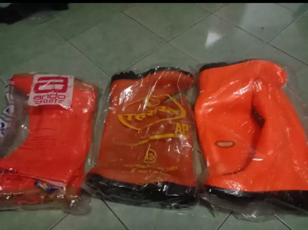 Sepatu boot size 42 dan 43