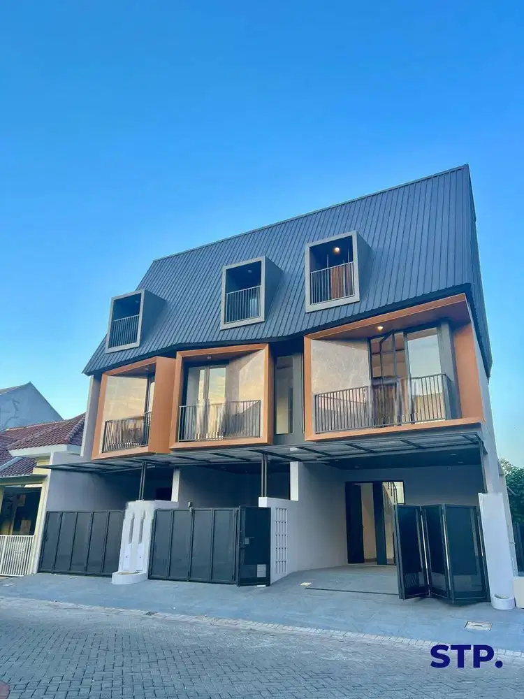 Rumah 3 lantai di Perumahan Purimas FREE ALL BIAYA C (Hoek)