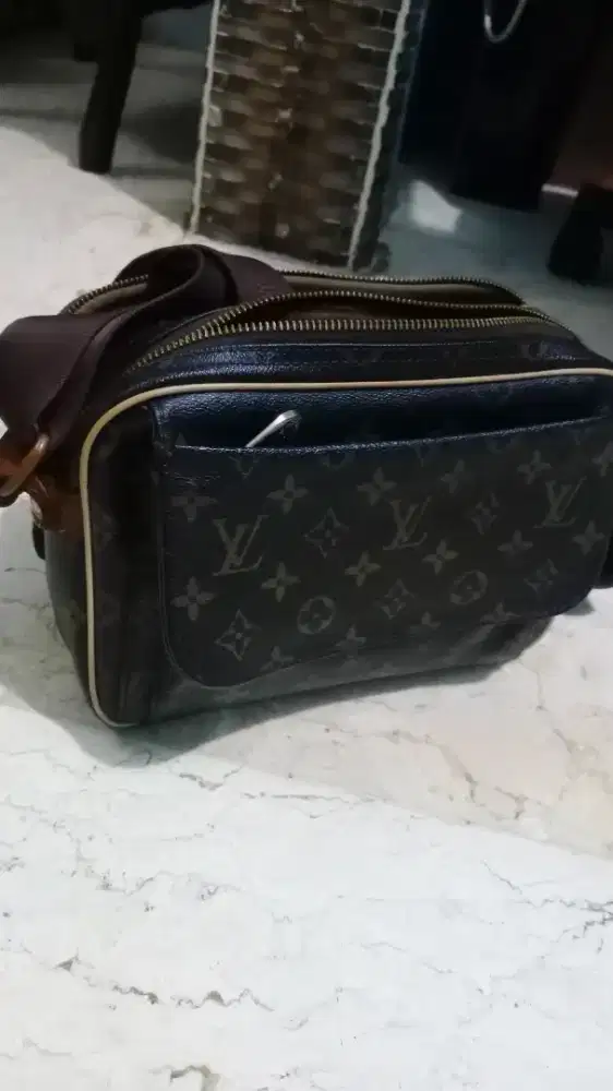 LV - full kulit Asli