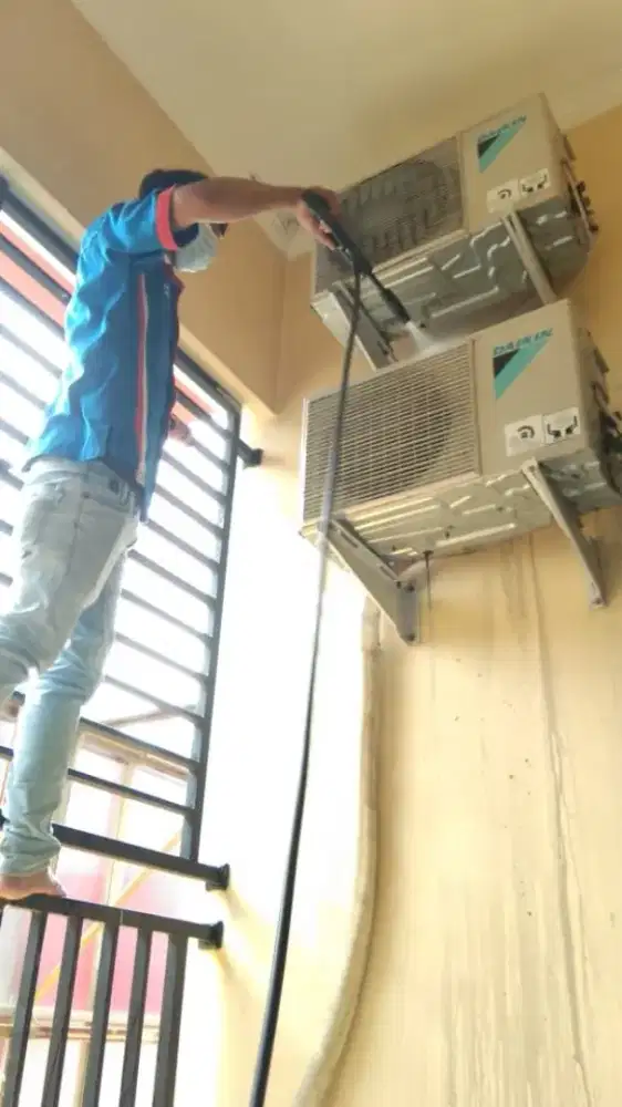 Servis AC panggilan service kulkas bongkar pasang AC bergaransi