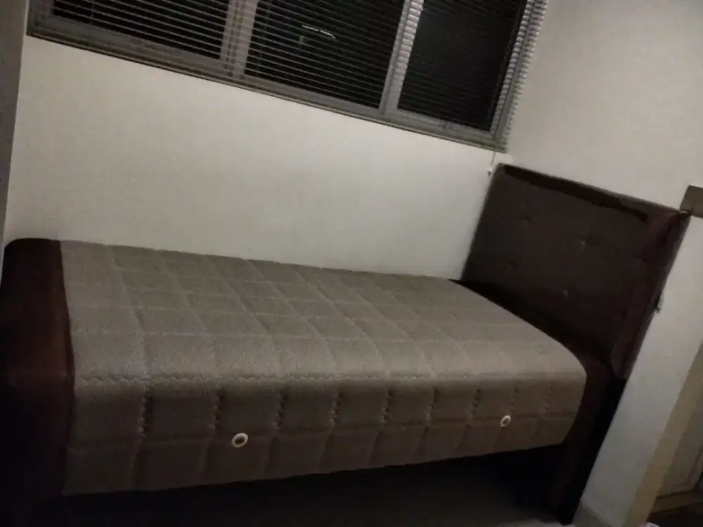 Tempat tidur single bed