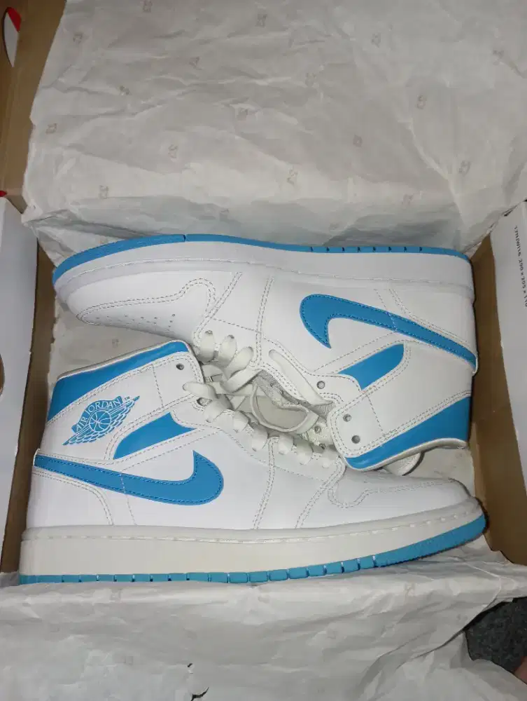 Air Jordan 1 Mid Unc