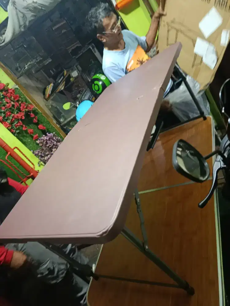 Meja lipat siap dagang kondisi baru