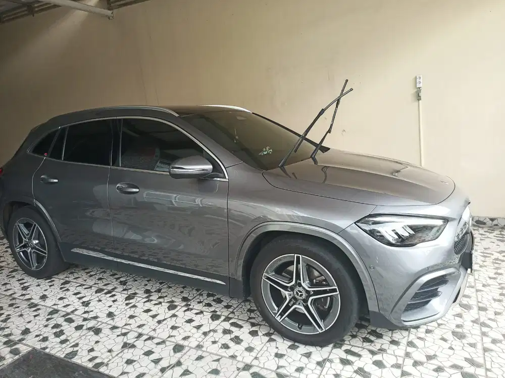Mercedes-Benz GLA200 2023 Bensin