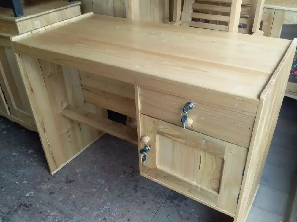 meja kerja kayu sungkai