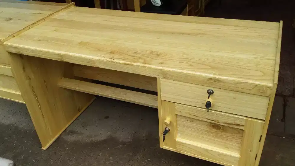 meja kerja kayu sungkai