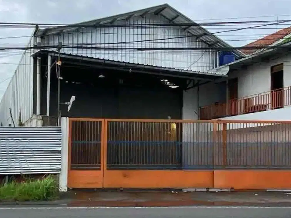 Di sewakan gudang pinggir jl utama daerah sleman