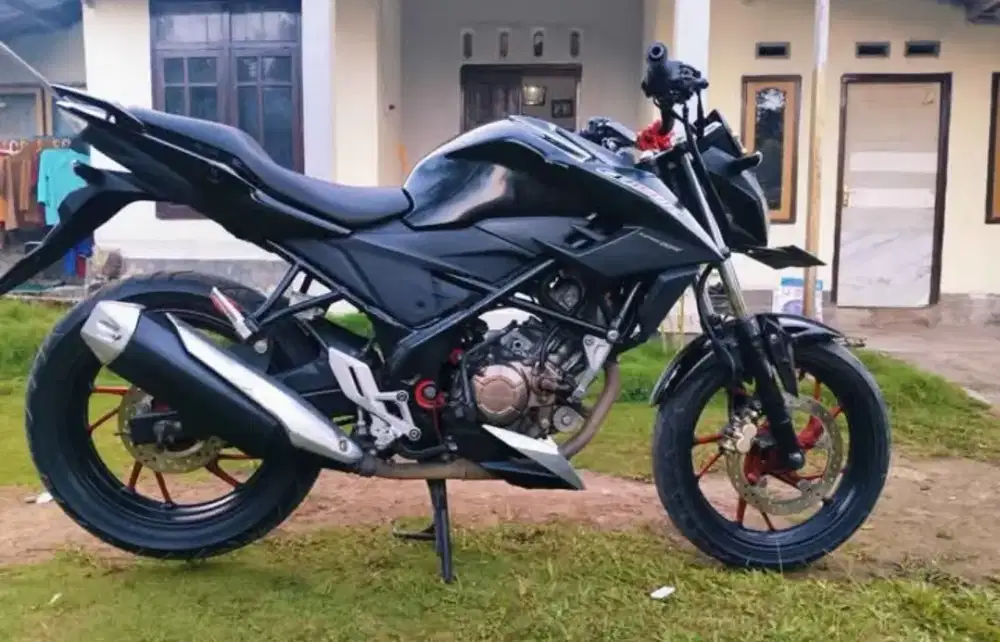 Honda CBR 150 Hitam