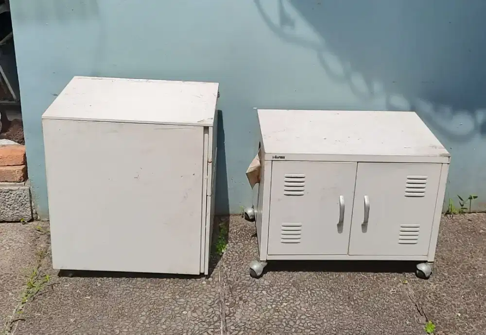 Lemari Kabinet Informa satu set 2bh 1,2jt Nego