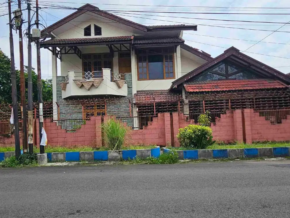 rumah besar istimewa jika dibangun kos elite di suhat dekat kampus UB Brawijaya dan polinema jalan 7 meter dan lebar 27 meter