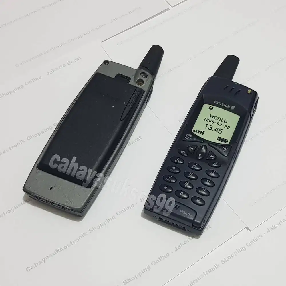 Dummy Handphone Ericsson R380 Pajangan Dami HP Mainan Aksesoris
