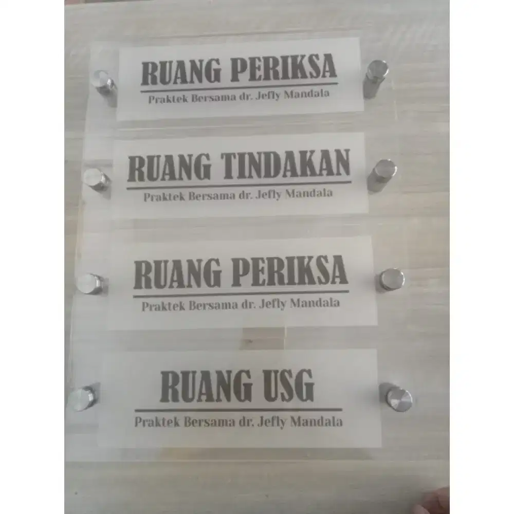 Papan nama/signboard akrilik murah