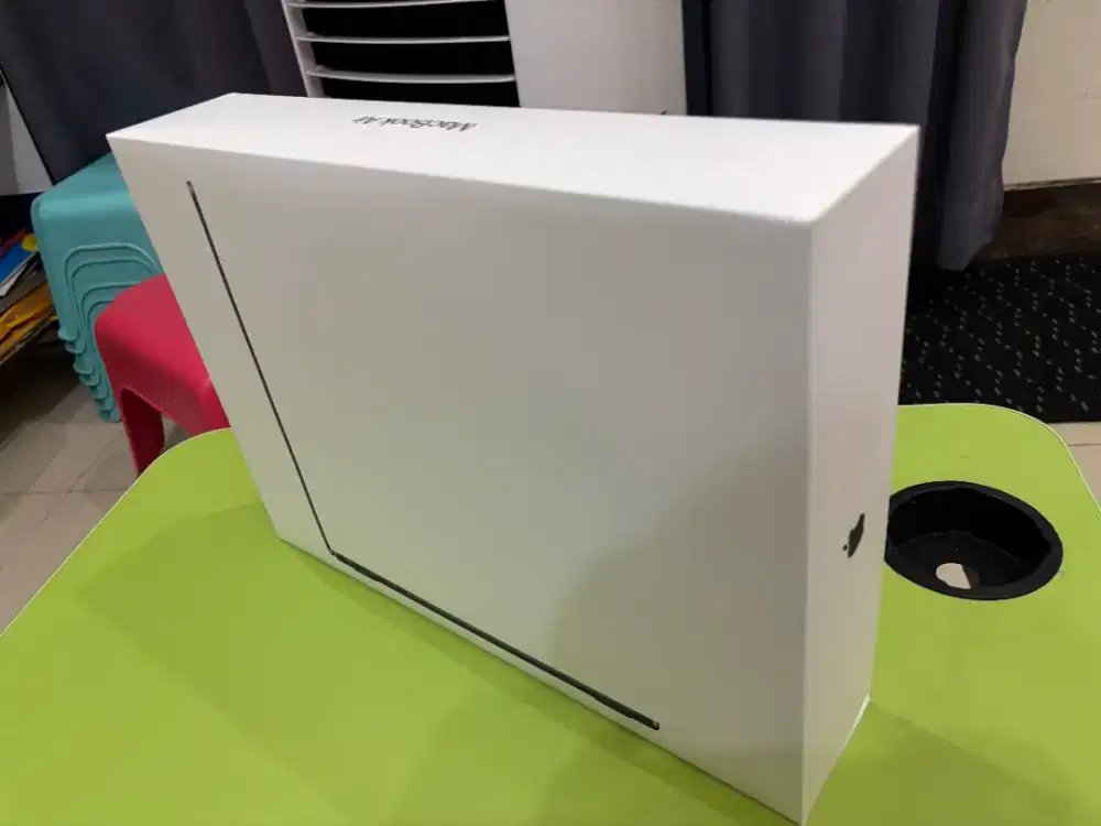 Macbook Air M4 16/256 GB Midnight MASIH SEGEL Garansi Ibox