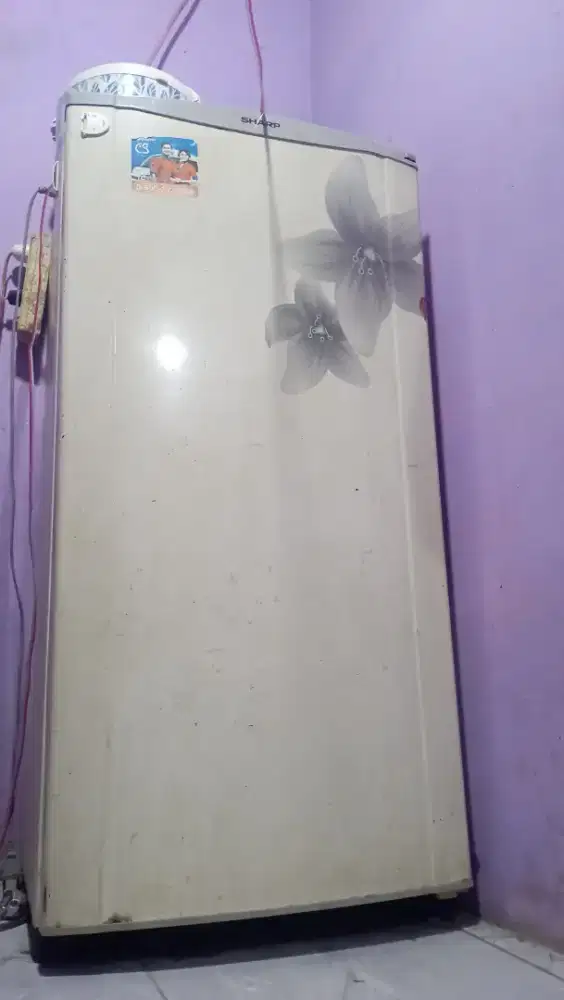 Di mahar aja kulkas Sharp, minus pemakaian aja, mesin aman