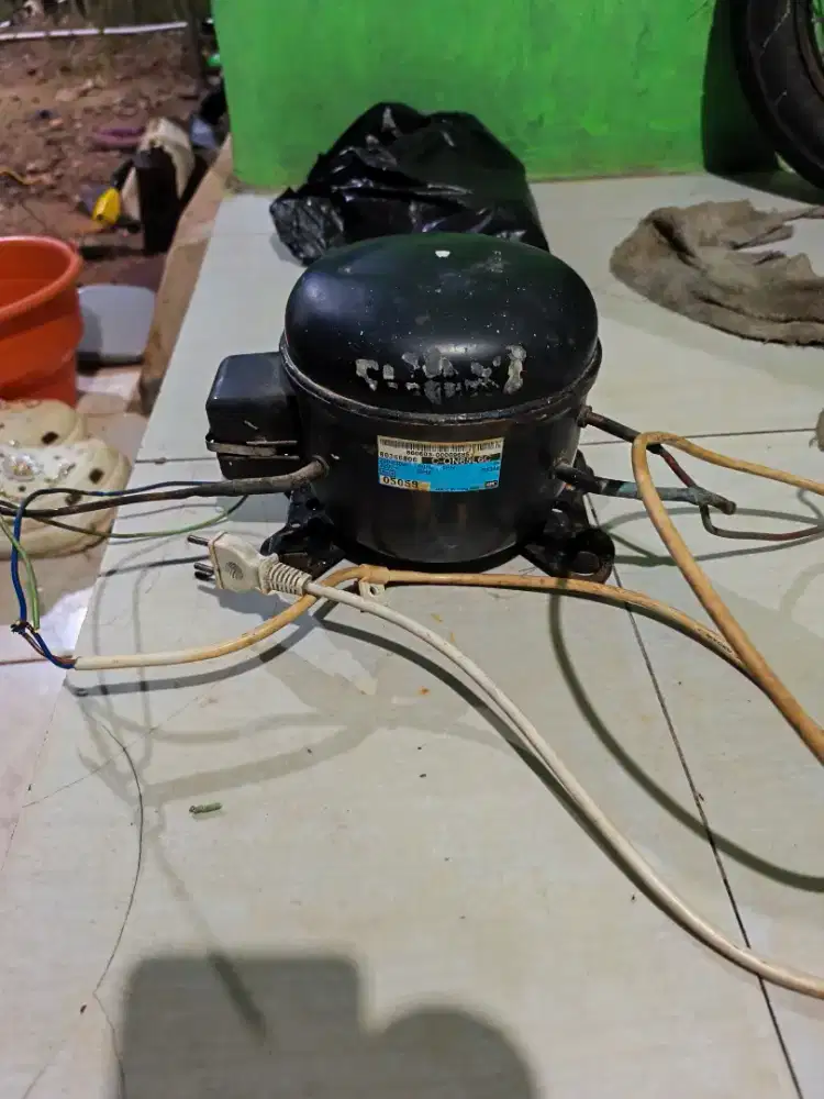 Kompresor kulkas 1 pintu copotan ori 1/8pk kondisi normal