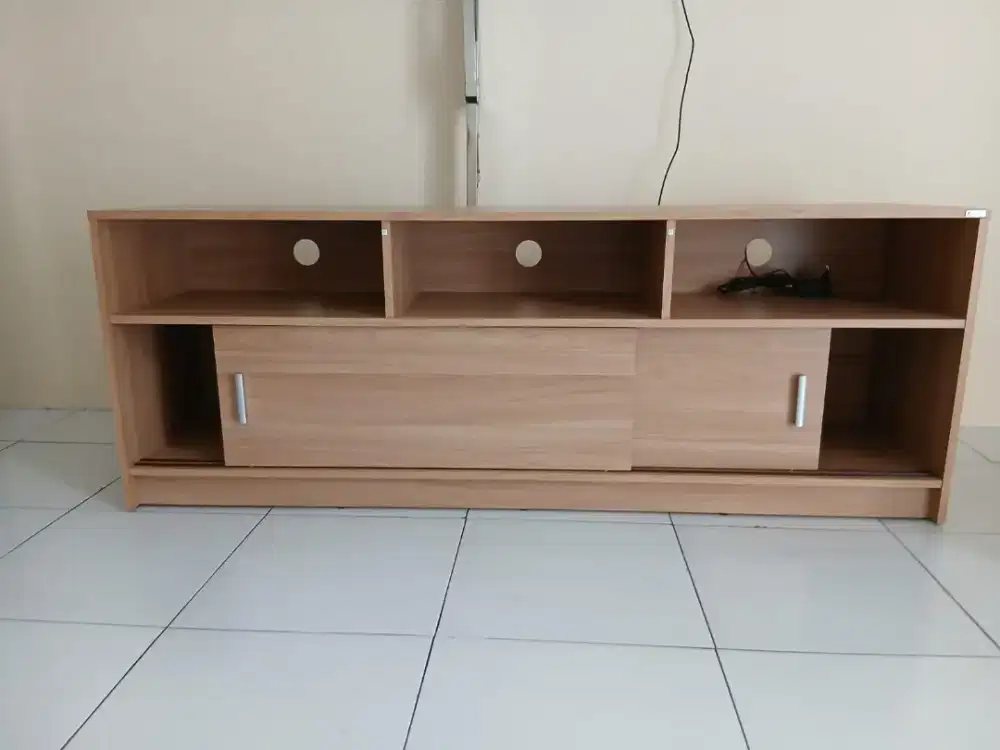 Meja TV modern minimalis ruang tamu (seperti baru)