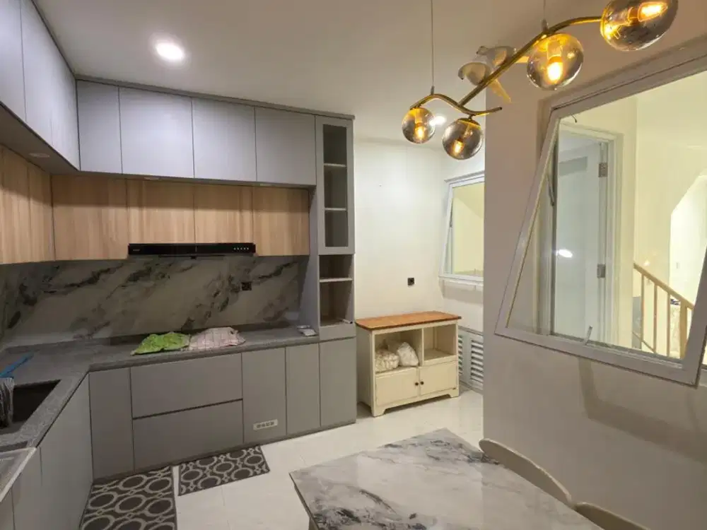 Rumah Bagus 3 Lantai Dalam Cluster di Pegadungan, Kalideres - Jakarta Barat