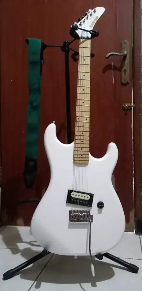 Jual gitar elektrik krame baretta 99% warna outih