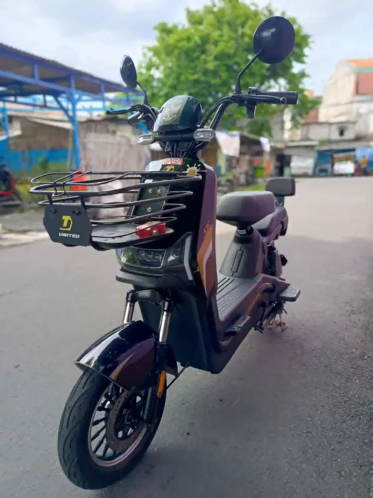 Sepeda Listrik United Black
