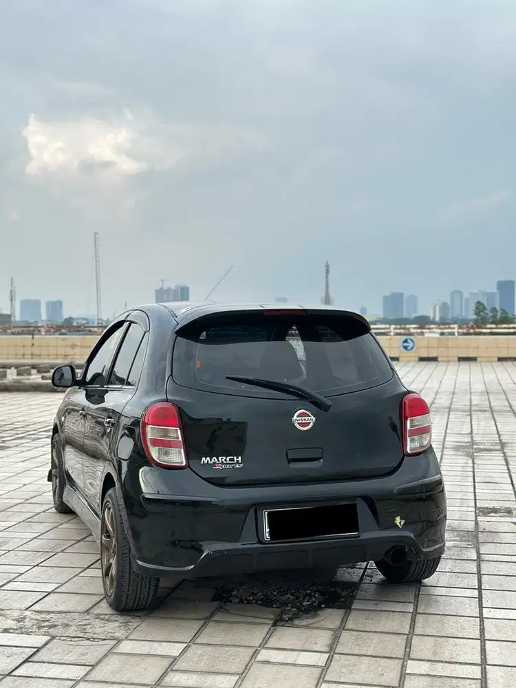 Nissan March 2011 Bensin