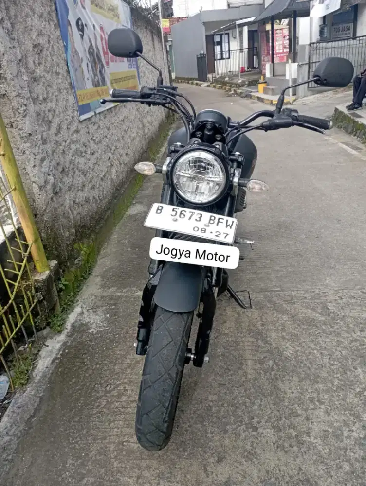 (A) Yamaha XSR Tahun 2022