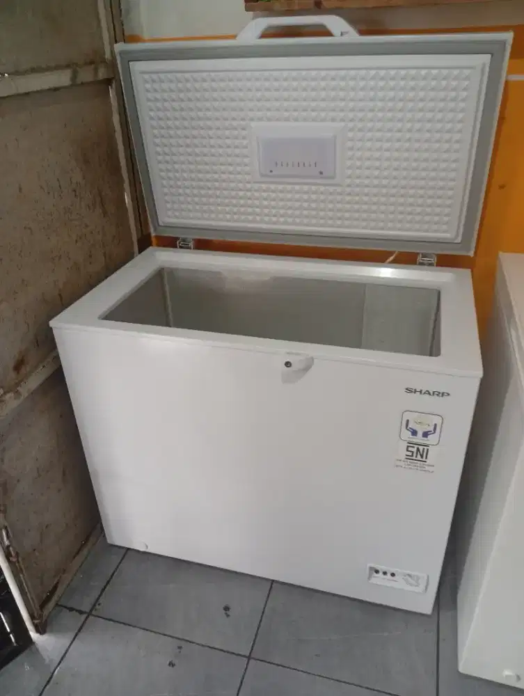 Freezer Sharp low watt 200l
