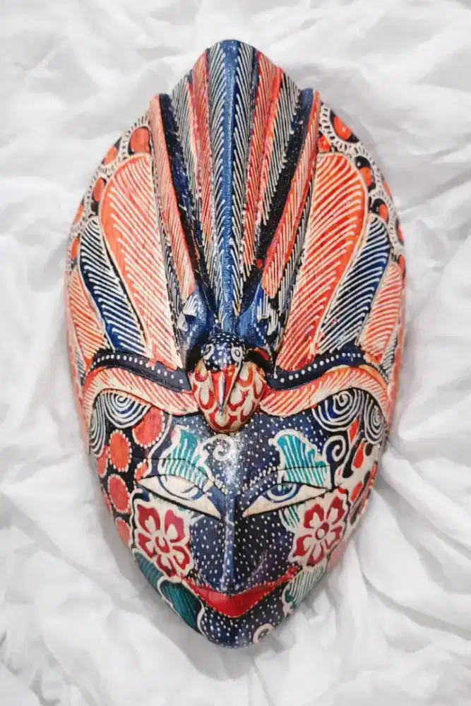 Topeng kayu batik ukuran muka