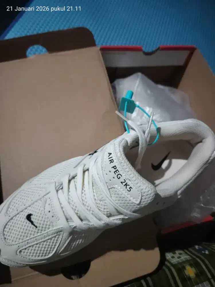 Sepatu merek nike.uk 42