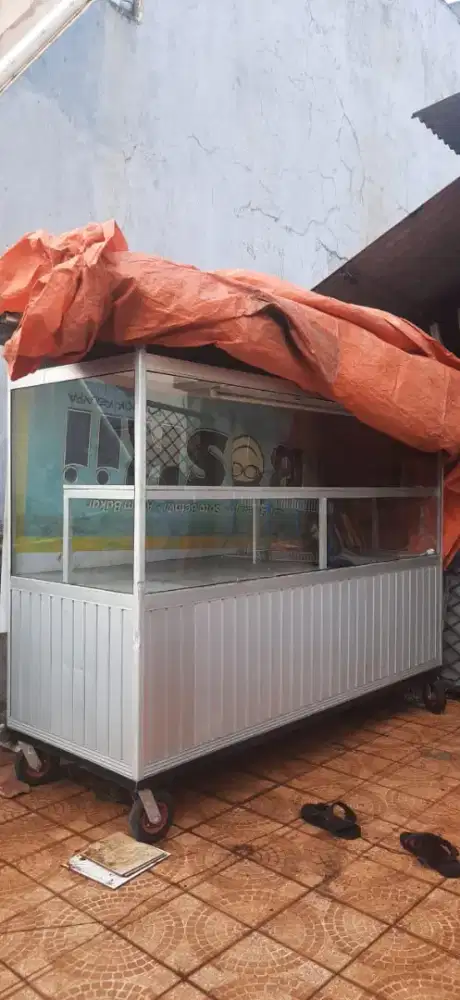 ETALASE ATAU GEROBAK