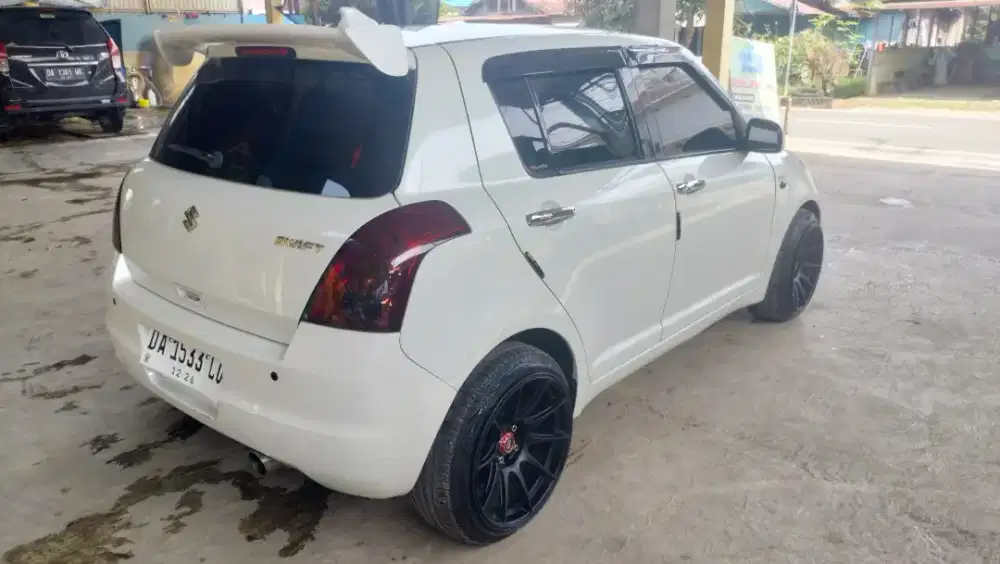 Suzuki SWIFT GT RS415 Sporty 1.5cc Tahun 2011 (Manual)
