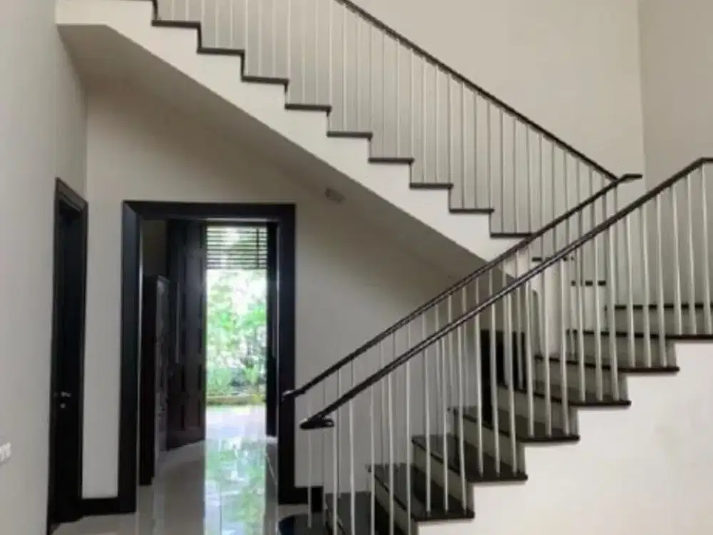 Rumah GRAHA FAMILY FULL FURNISH Hadap: Barat Daya, Strategis