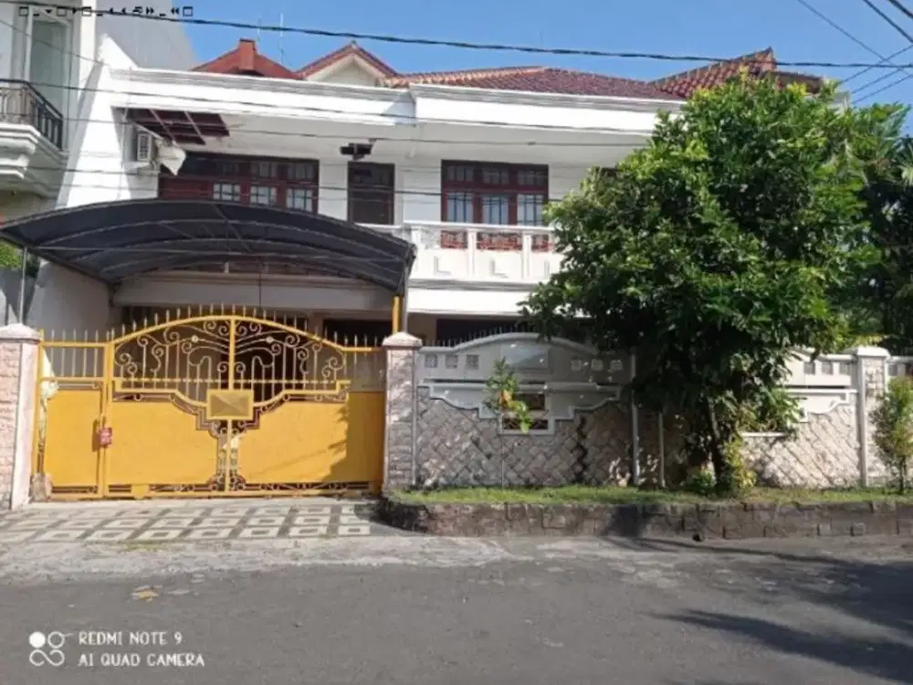 Rumah Kertajaya Indah hadap timur dan selatan (hook), Strategis