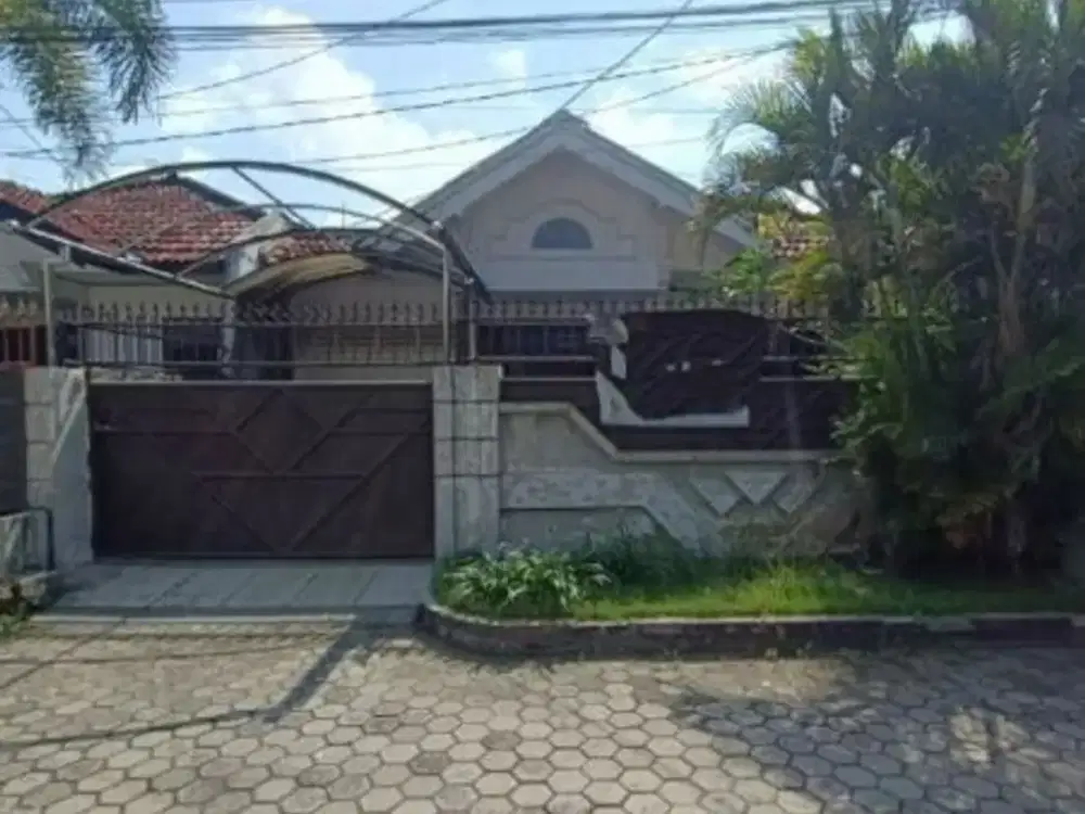 Rumah di Taman Pondok Indah Wiyung Hadap Selatan Semi furnish , Strategis