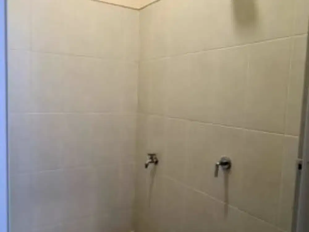 RUMAH 2 LANTAI BARU GRESS MANYAR JAYA hadap utara, Strategis