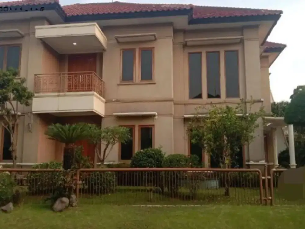 RUMAH 2 LANTAI DHARMAHUSADA REGENCY Hadap Barat-Utara, Strategis