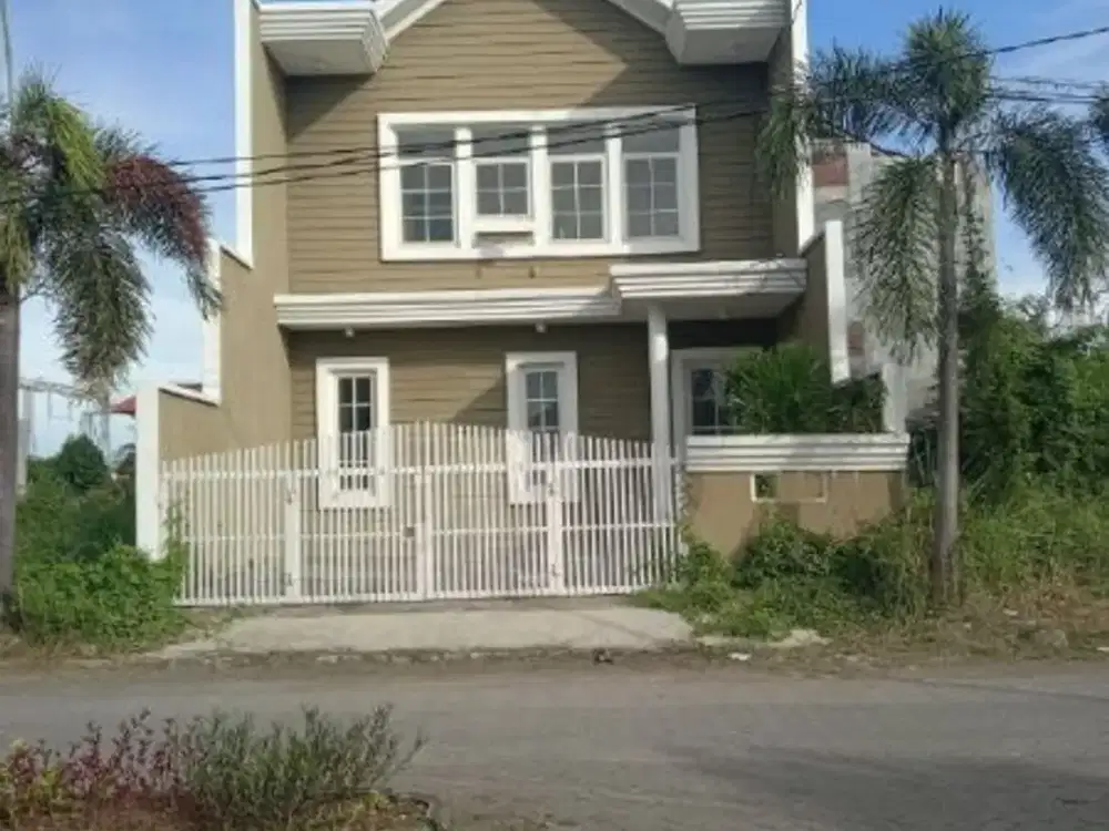 RUMAH GREENLAKE AMERICAN CLASSIC HADAP UTARA STRATEGIS