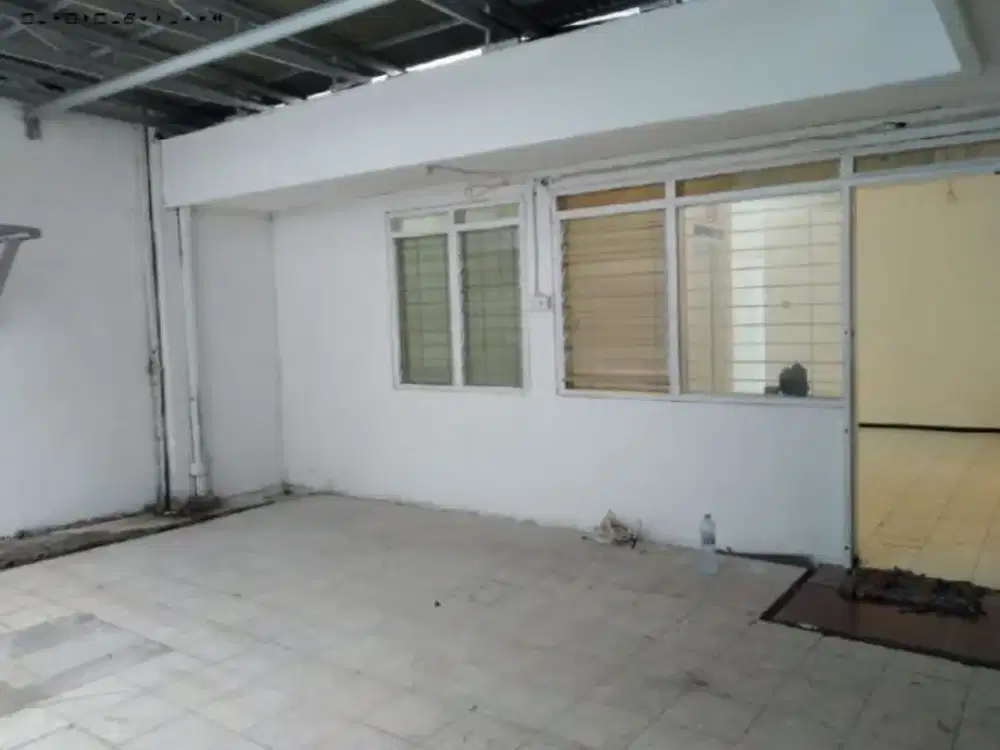 Rumah Wisma Permai Barat listrik 6600 watt, Strategis