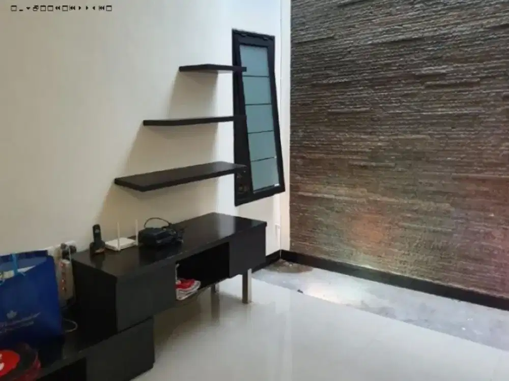 Rumah Mulyosari Utara uapik puoll Hadap barat daya, Strategis