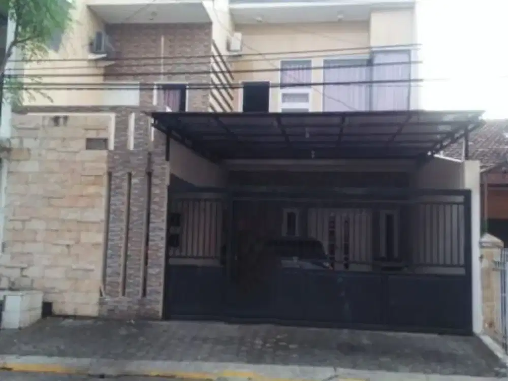 RUMAH DI BARATAJAYA HADAP TIMUR STRATEGIS