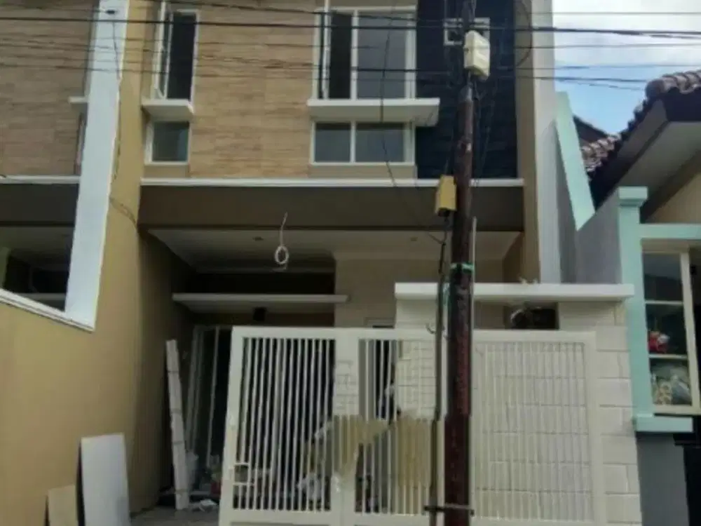 Rumah GRESS 2LT MANYAR Hadap Utara, Strategis