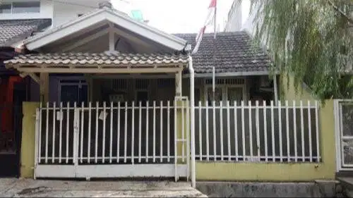 Dijual Rumah Bintaro Jaya Sektor 4 (1,35 km stasiun KRL – Semi Furn